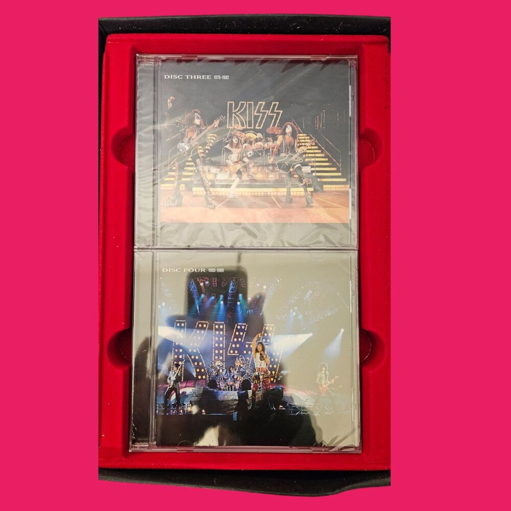 Vintage Collectible Kiss Collectors Set -- ITEM #3435